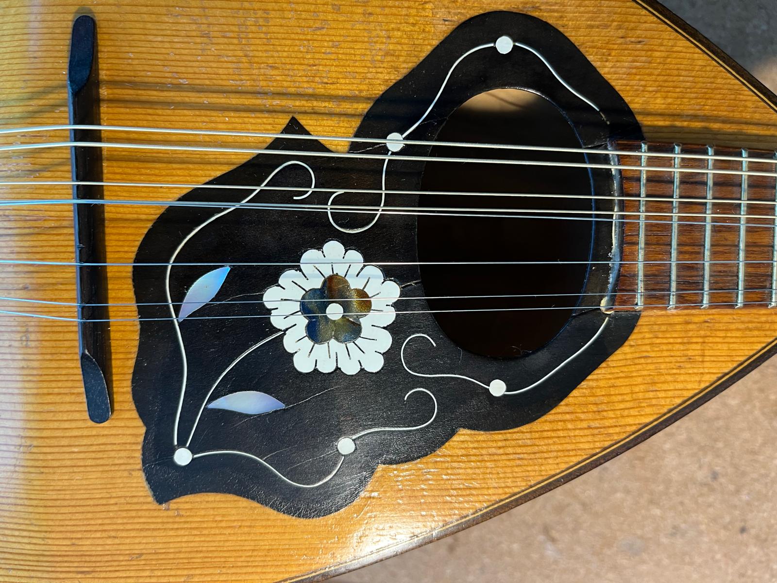 Guitare Box - table de mandoline après restauration Guitare Box - table de mandoline après restauration